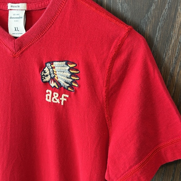Abercrombie & Fitch Boy’s Red Cotton Graphic Tshirt with Chiefs Image, Size XL - Picture 2 of 8